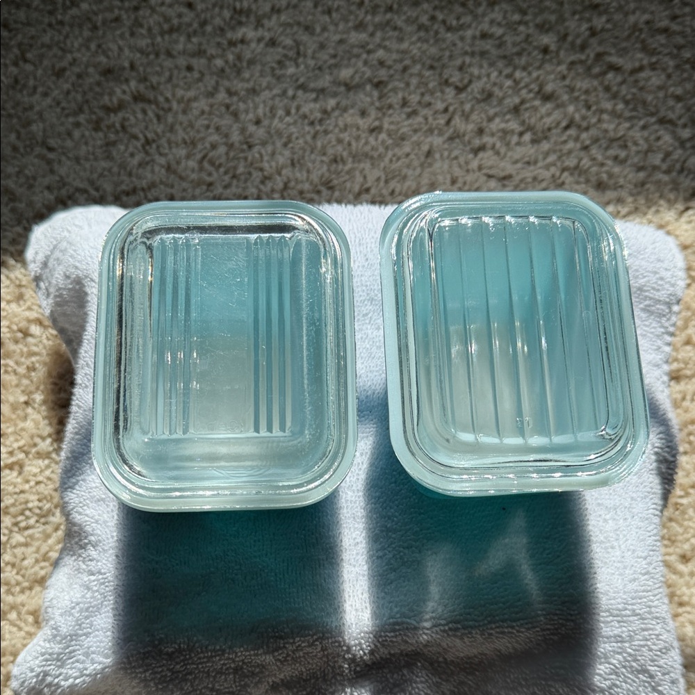 Vintage turquoise pyrex Glass Containers with Lids - Picture 2 of 7